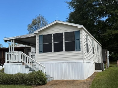 Lake Eufaula / Walter F. George Home For Sale in Georgetown Georgia