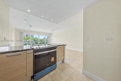 Extremely Spacious 1 Bed / 1 Bath residence spanning over 1,000 - photo 11