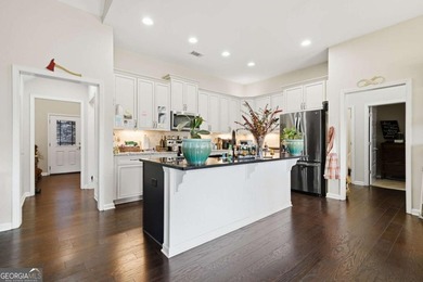 This true craftsman's style ranch located in the desirable lake - photo 12