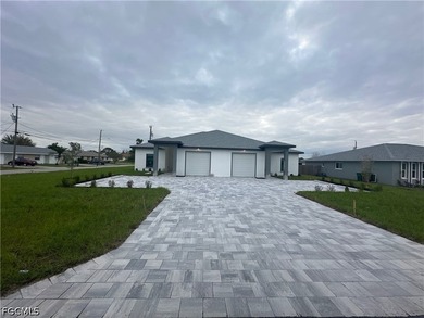 Welcome to a fully leased, cash-flowing duplex on a desirable - photo 1
