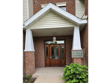 Discover your new home in this charming third floor condo - photo 2