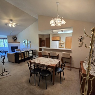 Discover your new home in this charming third floor condo - photo 3