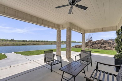 Seller will pay the first two years of HOA dues! This stunning - photo 29