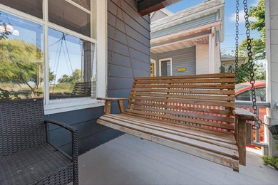 Perfect house in a prime location!! Welcome home to this - photo 4