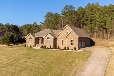 Welcome home to this beautiful custom built brick estate - photo 3