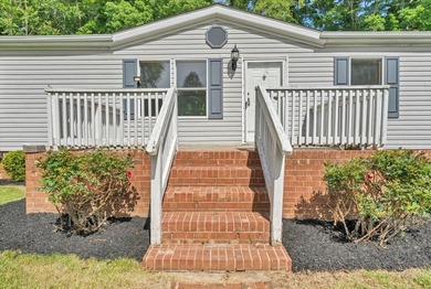 Come home to this beautifully renovated 3BR/2BA retreat nestled - photo 4