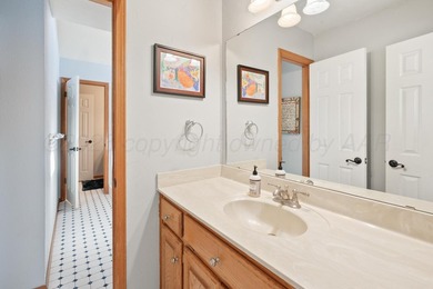 The heart of Hunsley Hills! This spacious 4-bedroom, 4-bath home - photo 25