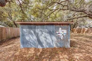 WELCOME! This cozy 2-bedroom, 1-bathroom home is a fantastic - photo 26