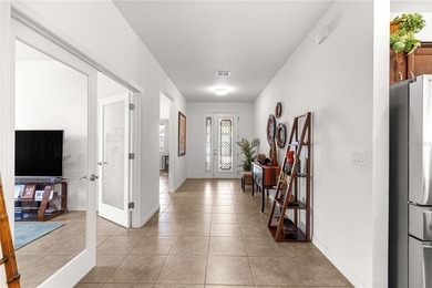 Under contract-accepting backup offers. Welcome to this popular - photo 8