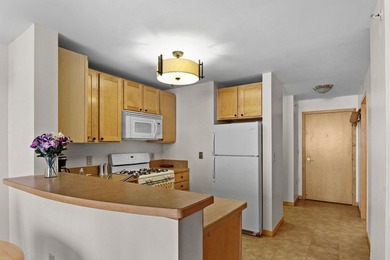 Experience urban living at Metropolitan Place! This sought-after - photo 10