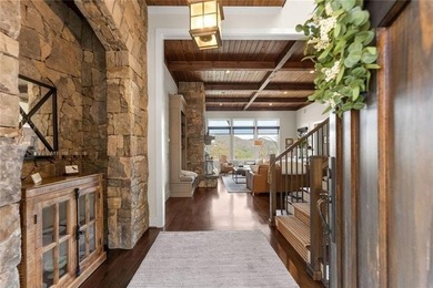 3BD, 3.5BA, 3400 sqft Luxury Mountain Craftsman Home with - photo 4