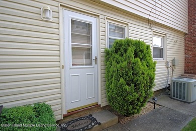 AMAZING OPPORTUNITY TO OWN THIS STUNNNING HOME! Step into this - photo 17