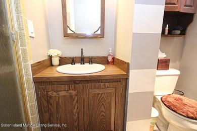 AMAZING OPPORTUNITY TO OWN THIS STUNNNING HOME! Step into this - photo 20