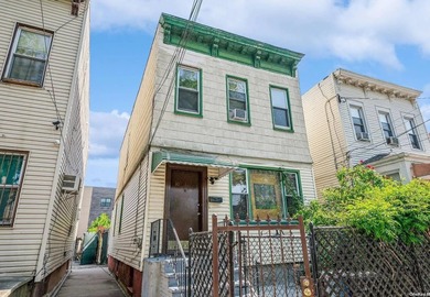 East River Townhome/Townhouse Sale Pending in Corona New York