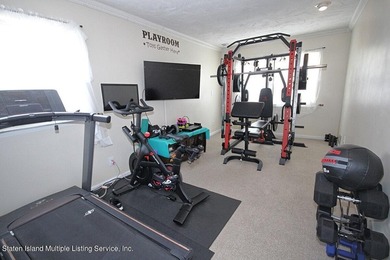 AMAZING OPPORTUNITY TO OWN THIS STUNNNING HOME! Step into this - photo 21
