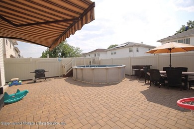 AMAZING OPPORTUNITY TO OWN THIS STUNNNING HOME! Step into this - photo 23