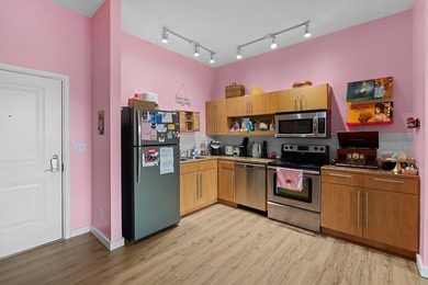 Experience the best of downtown Springfield living at 623 W - photo 4