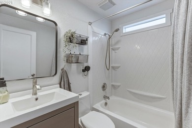 Immaculate, move-in ready cream-puff home that's been lovingly - photo 13