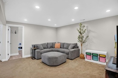 BACK ON MARKET at no fault of the property! Don't miss your - photo 15