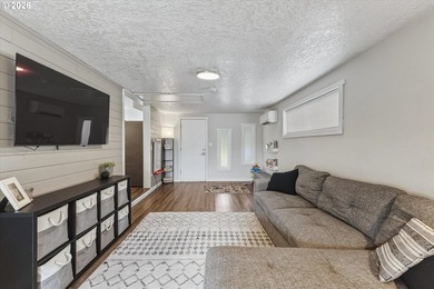 Immaculate, move-in ready cream-puff home that's been lovingly - photo 19
