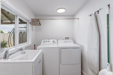 Immaculate, move-in ready cream-puff home that's been lovingly - photo 21