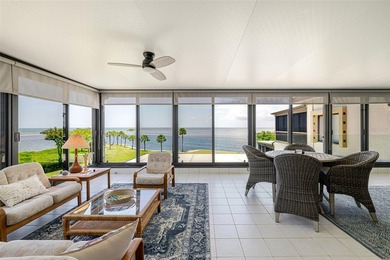 Experience luxury waterfront living in the impressive Marina - photo 3