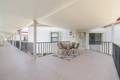 Experience luxury waterfront living in the impressive Marina - photo 8