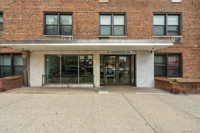 Discover comfortable and convenient living in this - photo 1