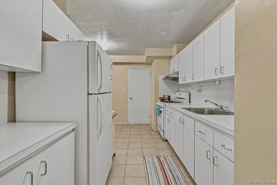 Discover comfortable and convenient living in this - photo 9