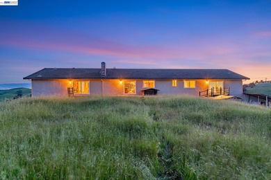 Located atop a hill on the eastern border of Fremont, this - photo 8