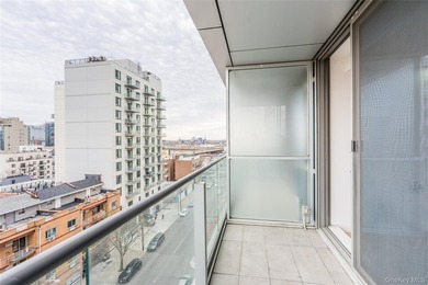 Luxury 2-bedroom, 2-bath residence in the heart of Flushing - photo 8
