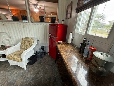 LOW LOT RENT: $688. 55+ community. TURNKEY. FURNISHED. Just - photo 16