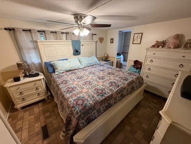 LOW LOT RENT: $688. 55+ community. TURNKEY. FURNISHED. Just - photo 18