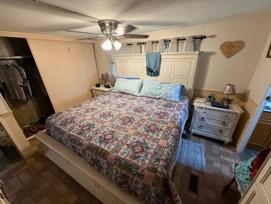 LOW LOT RENT: $688. 55+ community. TURNKEY. FURNISHED. Just - photo 19