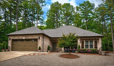 This beautifully maintained home is *move in ready* and offers - photo 1