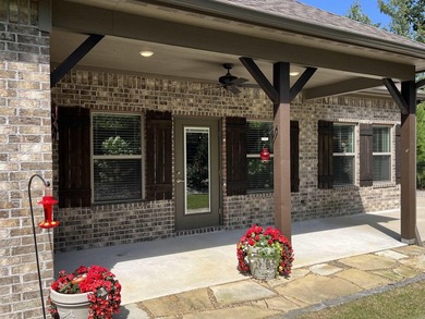 This beautifully maintained home is *move in ready* and offers - photo 4