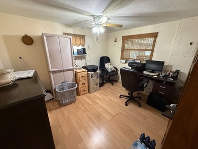 LOW LOT RENT: $688. 55+ community. TURNKEY. FURNISHED. Just - photo 28