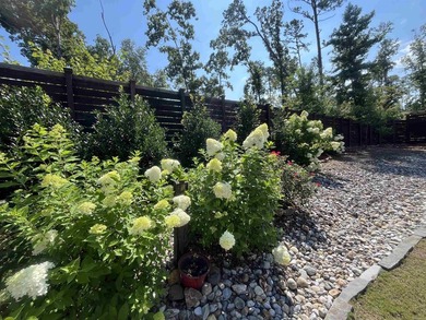 This beautifully maintained home is *move in ready* and offers - photo 10