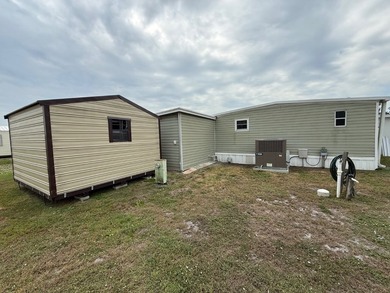 LOW LOT RENT: $688. 55+ community. TURNKEY. FURNISHED. Just - photo 32