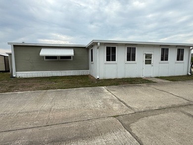 LOW LOT RENT: $688. 55+ community. TURNKEY. FURNISHED. Just - photo 33