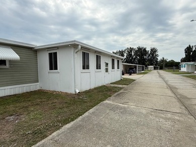 LOW LOT RENT: $688. 55+ community. TURNKEY. FURNISHED. Just - photo 34