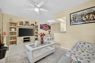 Welcome to this bright and Beautiful Maintained, Fully Furnished - photo 2