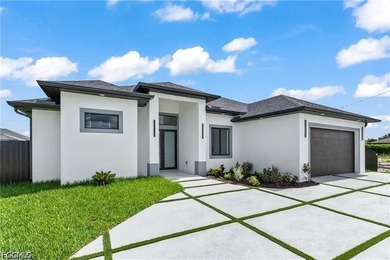 Welcome to this stunning newer-construction pool home offering 4 - photo 1