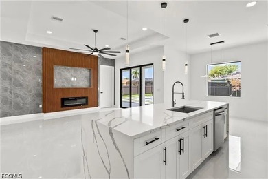 Welcome to this stunning newer-construction pool home offering 4 - photo 4