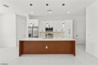 Welcome to this stunning newer-construction pool home offering 4 - photo 5