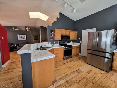 SUPER CLEAN BEAUTIFUL 1-STORY MODERN STYLE HOME WITH 3 CAR