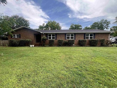 Move right into this beautifully updated 3 bedroom, 2.5 bathroom - photo 2