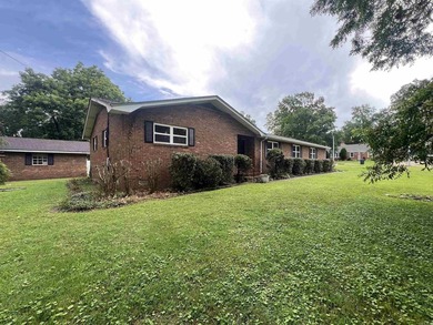 Move right into this beautifully updated 3 bedroom, 2.5 bathroom - photo 4