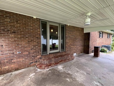 Move right into this beautifully updated 3 bedroom, 2.5 bathroom - photo 6