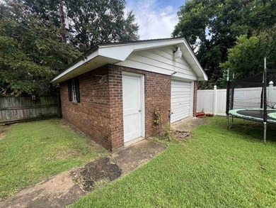 Move right into this beautifully updated 3 bedroom, 2.5 bathroom - photo 8